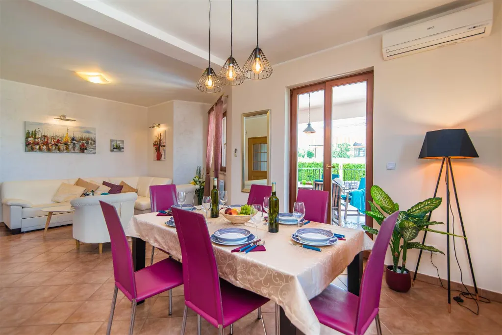 Villa in Rovinj for 12 Guests with Pool