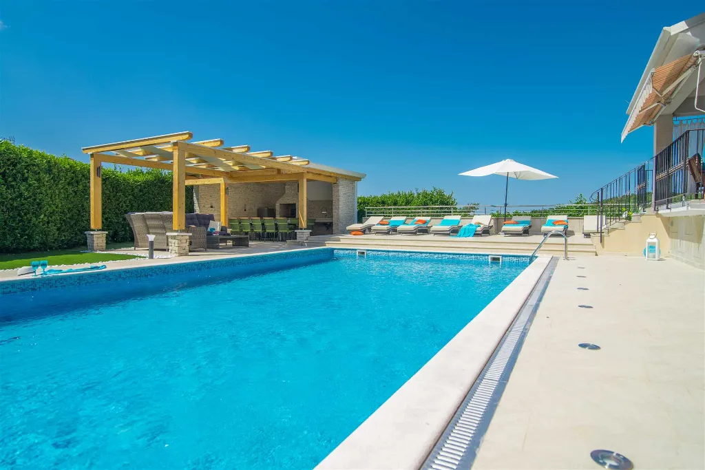 Villa in Rovinj for 12 Guests with Pool