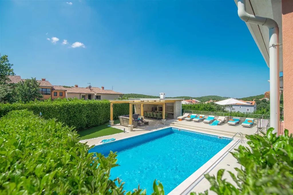 Villa in Rovinj for 12 Guests with Pool