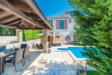 3-Bedroom Villa with Pool in Sveti Lovrec (6 guests)