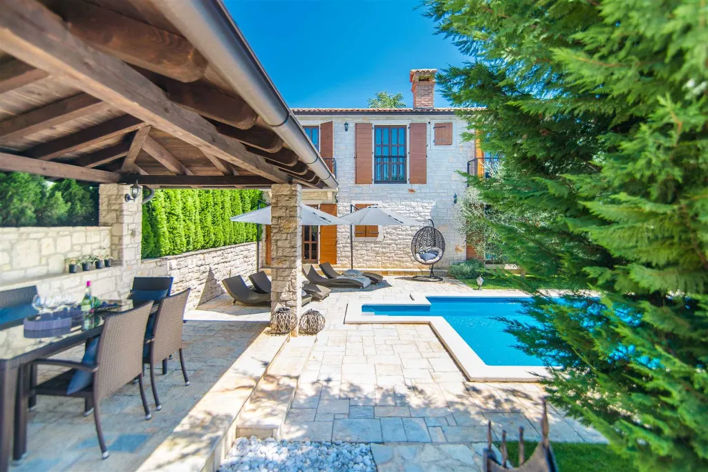 3-Bedroom Villa with Pool in Sveti Lovrec (6 guests)