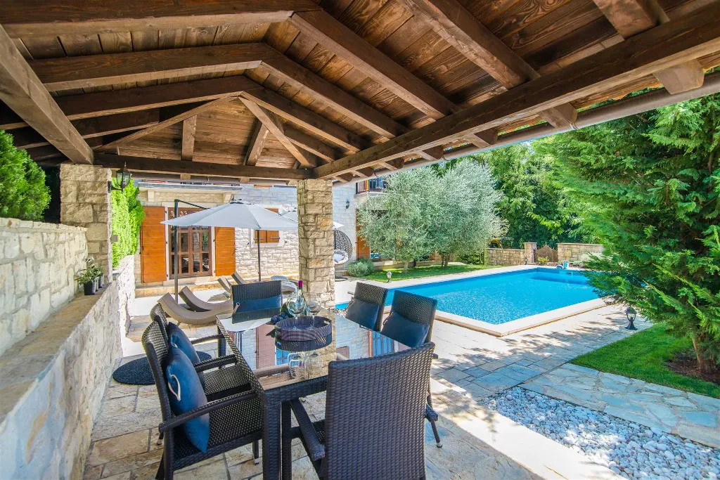 3-Bedroom Villa with Pool in Sveti Lovrec (6 guests)