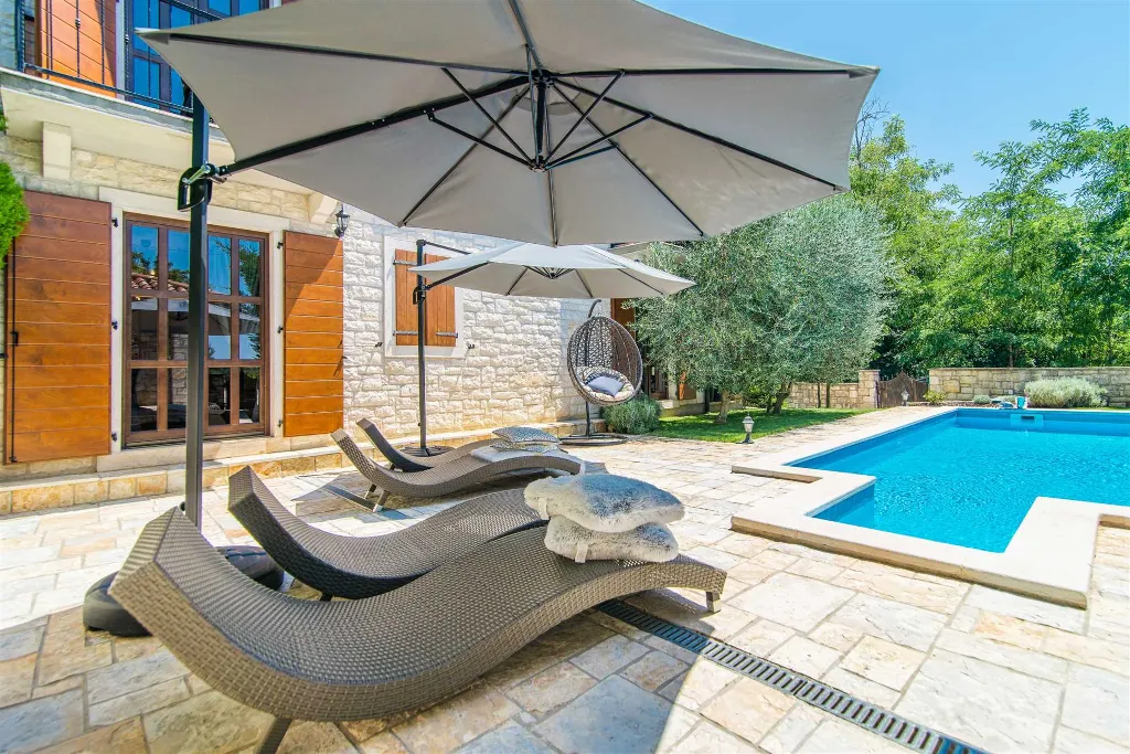 3-Bedroom Villa with Pool in Sveti Lovrec (6 guests)
