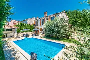 3-Bedroom Villa with Pool in Sveti Lovrec (6 guests)