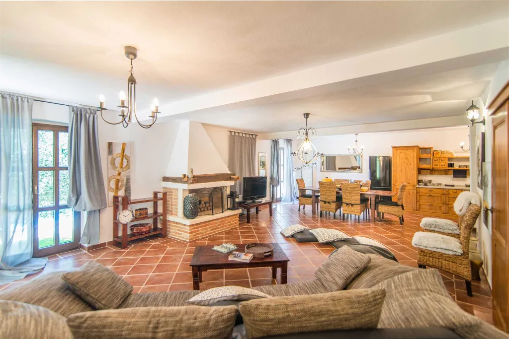 3-Bedroom Villa with Pool in Sveti Lovrec (6 guests)