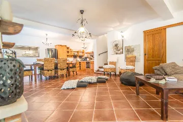 3-Bedroom Villa with Pool in Sveti Lovrec (6 guests)