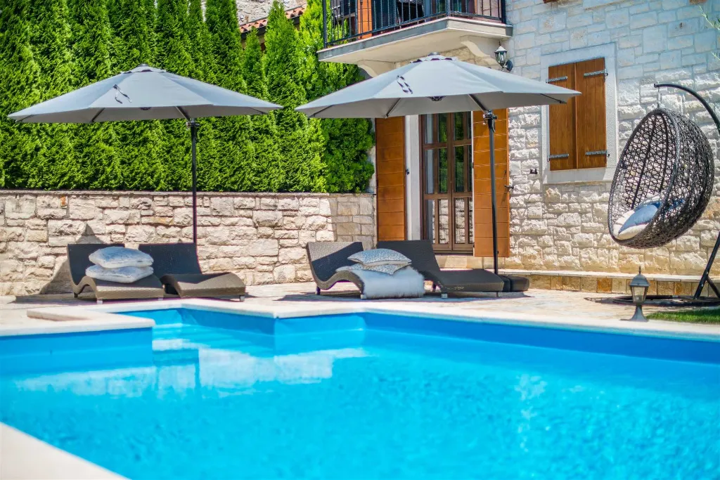 3-Bedroom Villa with Pool in Sveti Lovrec (6 guests)