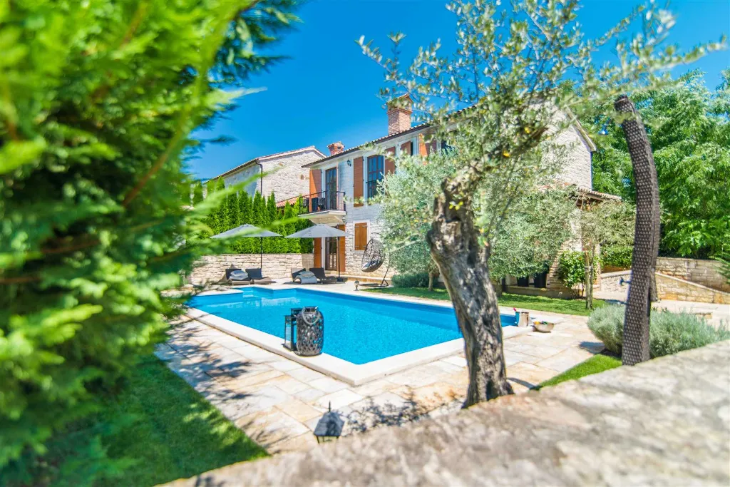 3-Bedroom Villa with Pool in Sveti Lovrec (6 guests)