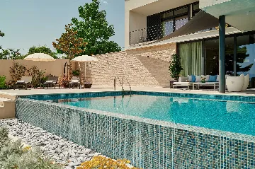 Sućuraj 4-Bedroom Villa with Heated Pool & Sea View