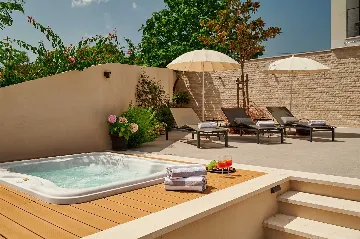 Sućuraj 4-Bedroom Villa with Heated Pool & Sea View