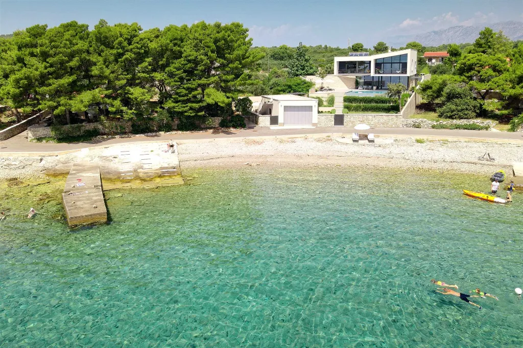 Sućuraj 4-Bedroom Villa with Heated Pool & Sea View