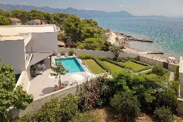 Sućuraj 4-Bedroom Villa with Heated Pool & Sea View