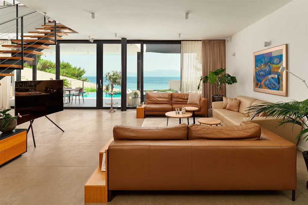 Sućuraj 4-Bedroom Villa with Heated Pool & Sea View