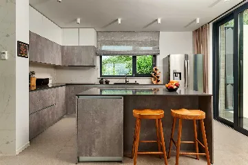 Sućuraj 4-Bedroom Villa with Heated Pool & Sea View