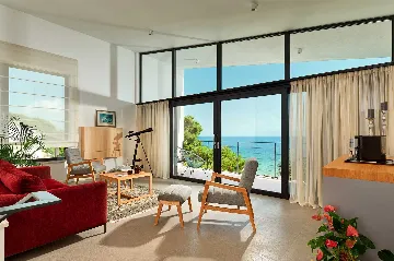 Sućuraj 4-Bedroom Villa with Heated Pool & Sea View