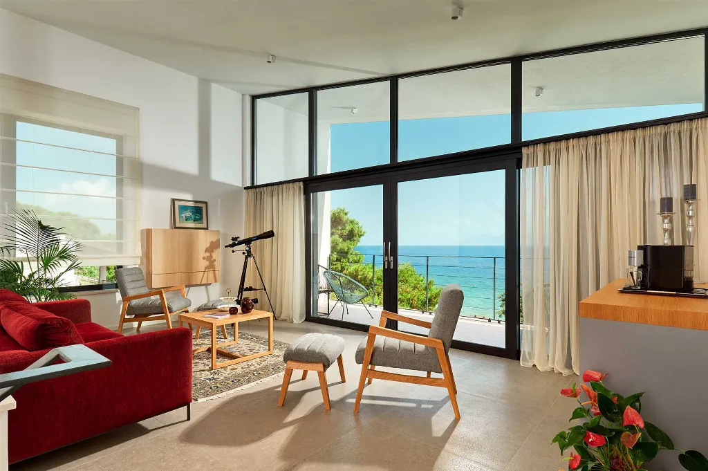 Sućuraj 4-Bedroom Villa with Heated Pool & Sea View