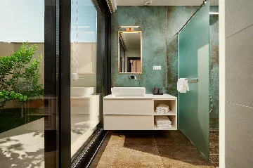 Sućuraj 4-Bedroom Villa with Heated Pool & Sea View