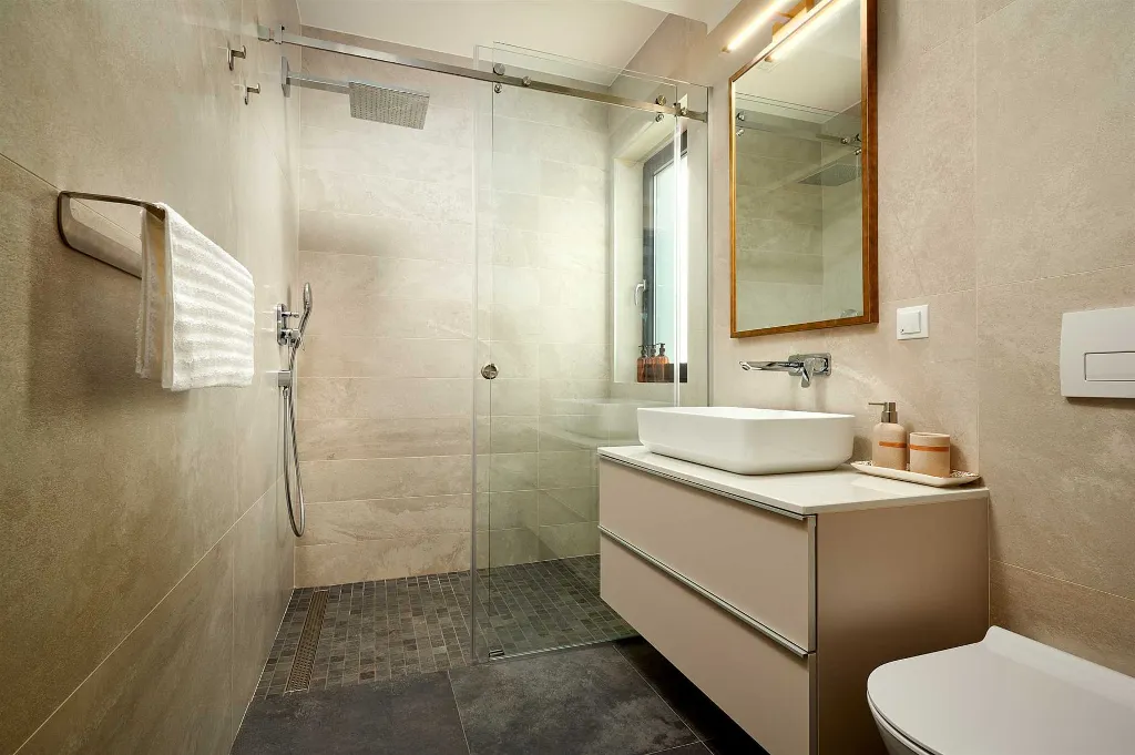 Sućuraj 4-Bedroom Villa with Heated Pool & Sea View