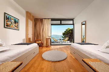 Sućuraj 4-Bedroom Villa with Heated Pool & Sea View