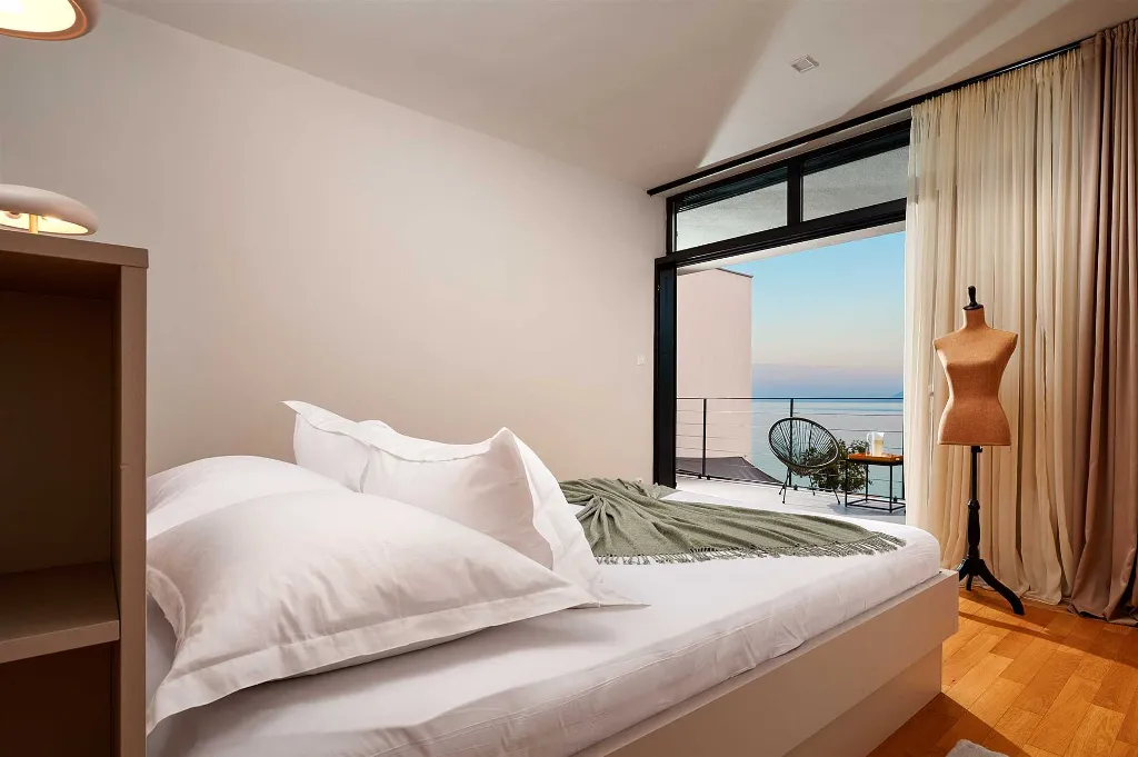 Sućuraj 4-Bedroom Villa with Heated Pool & Sea View