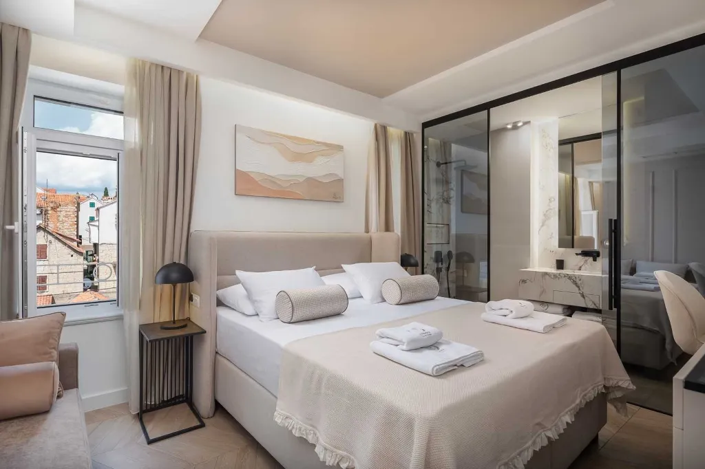 Room for Two in Split with Walk-in Shower