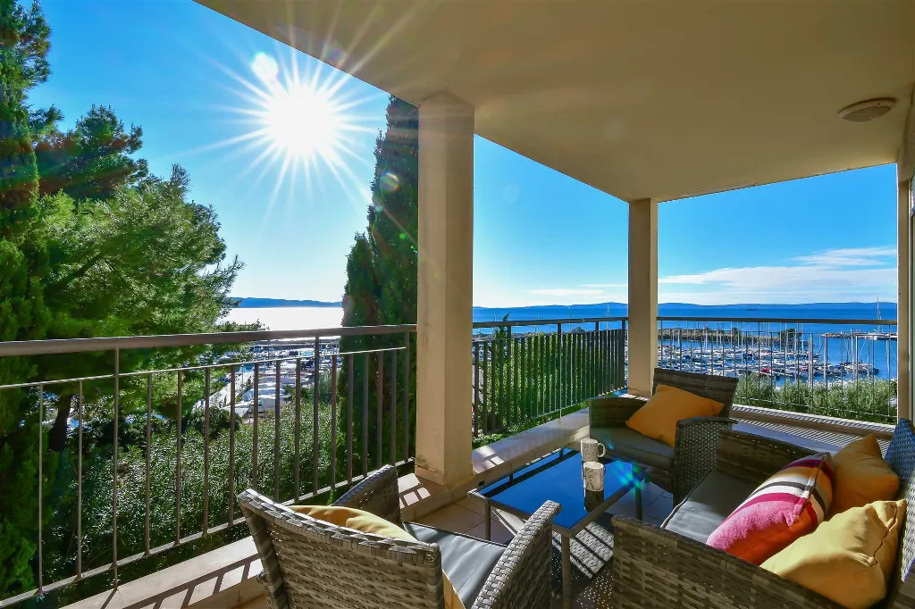 3-Bedroom Apartment with Sea Views, Split