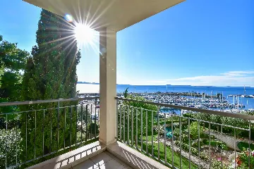 3-Bedroom Apartment with Sea Views, Split