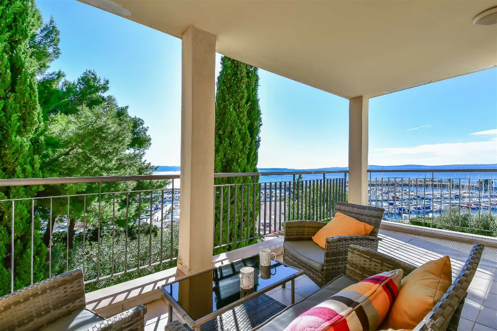 3-Bedroom Apartment with Sea Views, Split