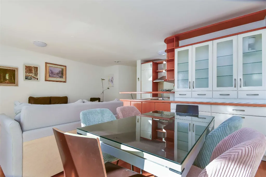 3-Bedroom Apartment with Sea Views, Split