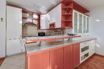 3-Bedroom Apartment with Sea Views, Split