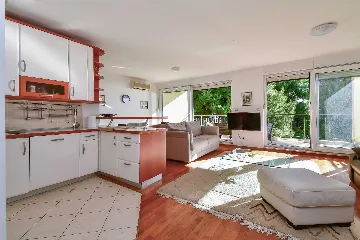 3-Bedroom Apartment with Sea Views, Split