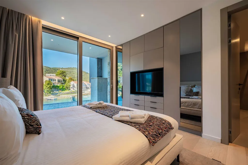 Modern 4-Bedroom Villa in Žrnovo for 8 Guests