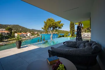 Modern 4-Bedroom Villa in Žrnovo for 8 Guests