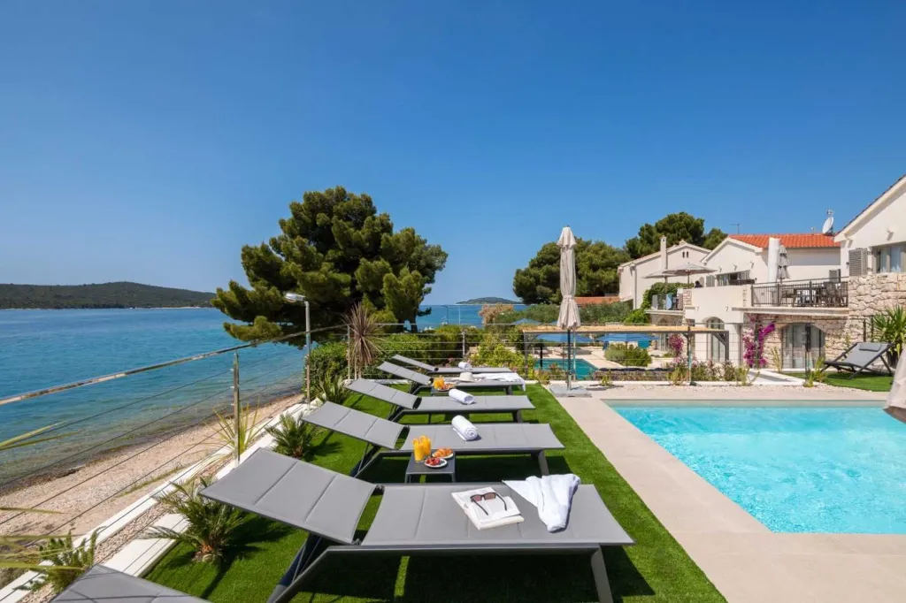 Seaside Villa for 12 with Heated Pool in Žaborić