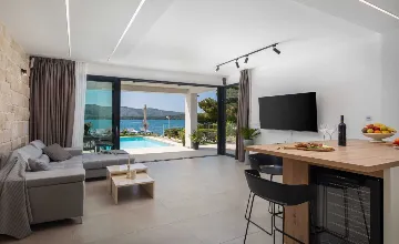 Seaside Villa for 12 with Heated Pool in Žaborić