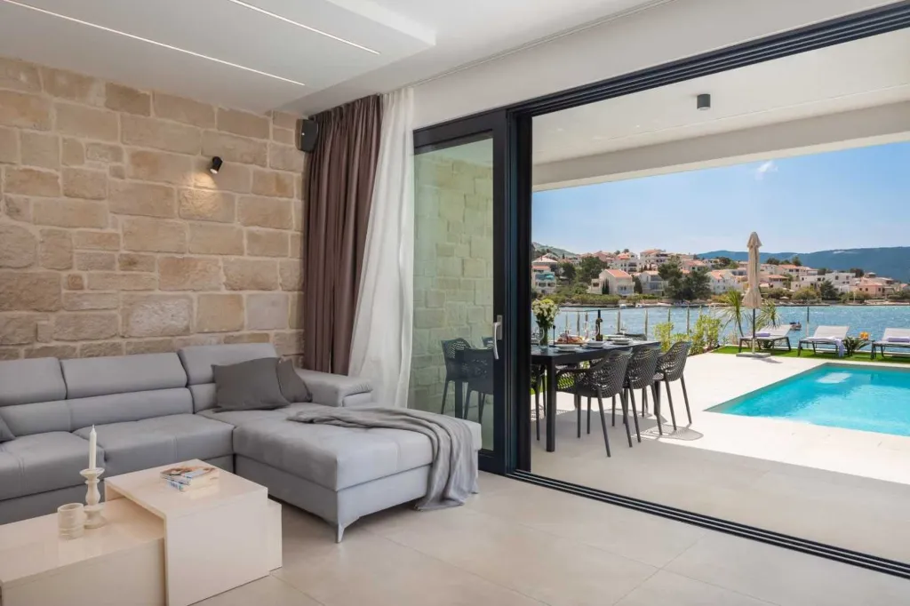 Seaside Villa for 12 with Heated Pool in Žaborić