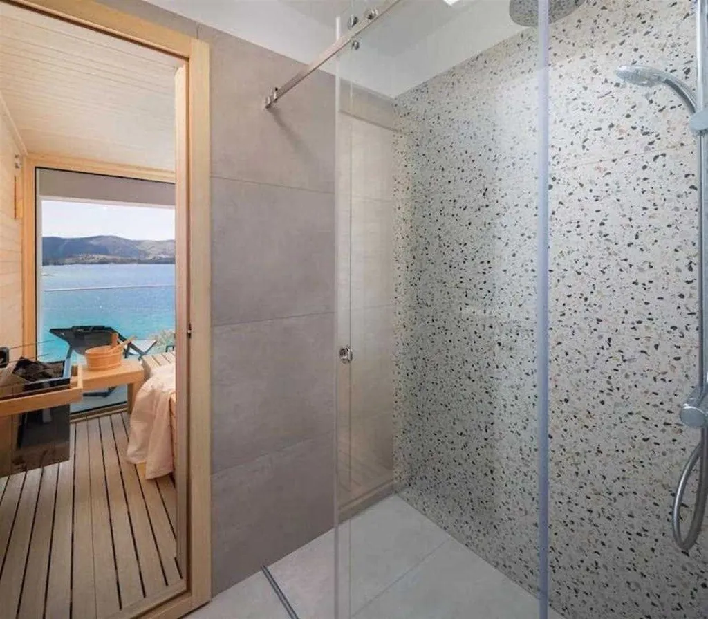 Seaside Villa for 12 with Heated Pool in Žaborić