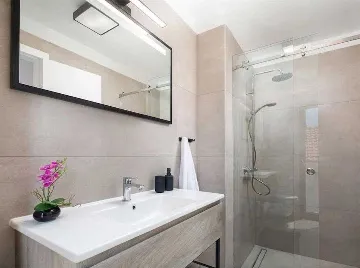 Seaside Villa for 12 with Heated Pool in Žaborić