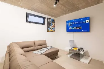 Seaside Villa for 12 with Heated Pool in Žaborić