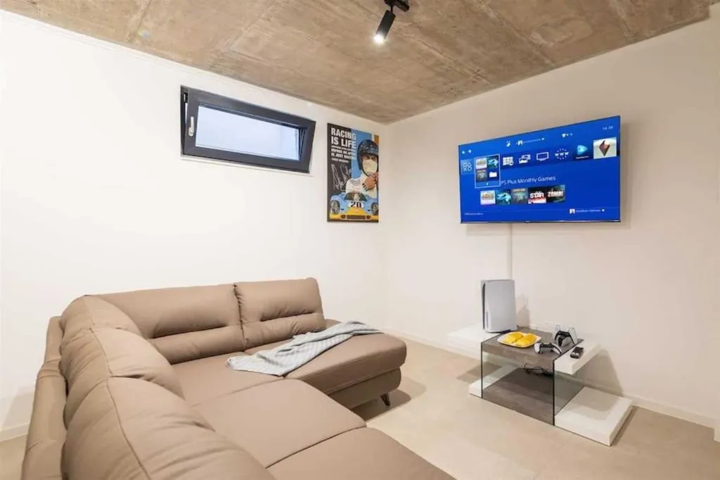 Seaside Villa for 12 with Heated Pool in Žaborić