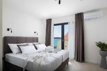 Seaside Villa for 12 with Heated Pool in Žaborić