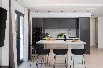 Seaside Villa for 12 with Heated Pool in Žaborić