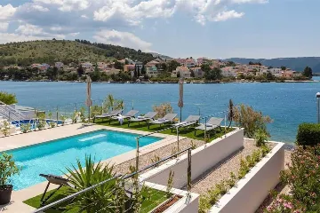 Seaside Villa for 12 with Heated Pool in Žaborić