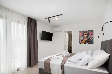 Seaside Villa for 12 with Heated Pool in Žaborić