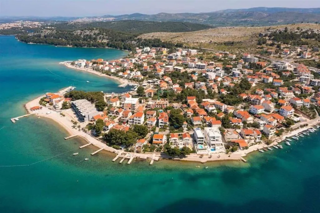 Seaside Villa for 12 with Heated Pool in Žaborić