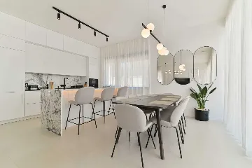 5-Bedroom Villa with Outdoor Pool in Okrug Gornji