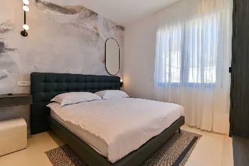 5-Bedroom Villa with Outdoor Pool in Okrug Gornji