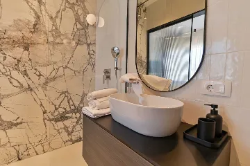 5-Bedroom Villa with Outdoor Pool in Okrug Gornji