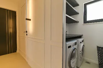 5-Bedroom Villa with Outdoor Pool in Okrug Gornji