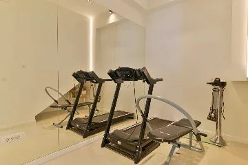 5-Bedroom Villa with Outdoor Pool in Okrug Gornji